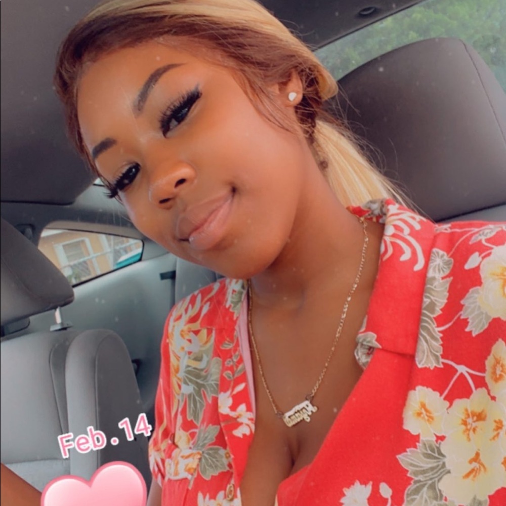 Meet your Posher, Ayana
